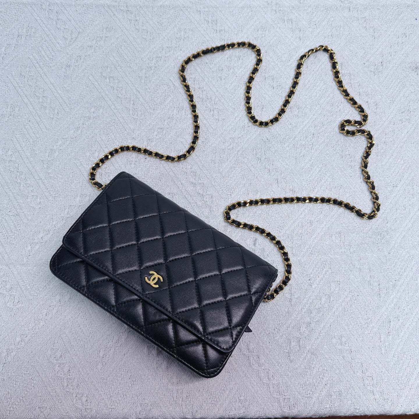 Chanel - Wallet On Chain (WOC) - Lambskin leather - Black with Gold-Tone Hardware - (mini)