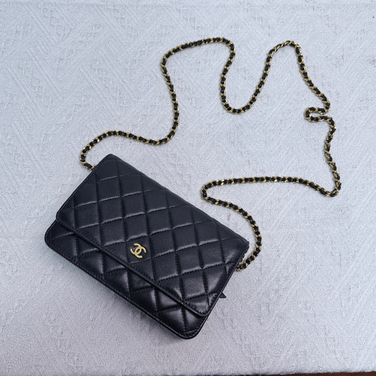 Chanel - Wallet On Chain (WOC) - Lambskin leather - Black with Gold-Tone Hardware - (mini)
