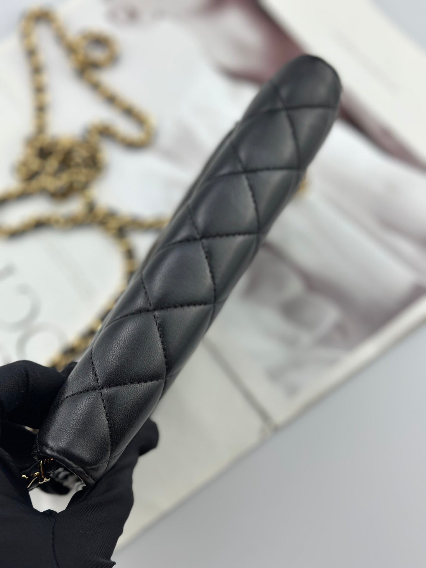 Chanel - Wallet on Chain (WOC) - Lambskin leather - Black with Gold-Tone Hardware - (mini)