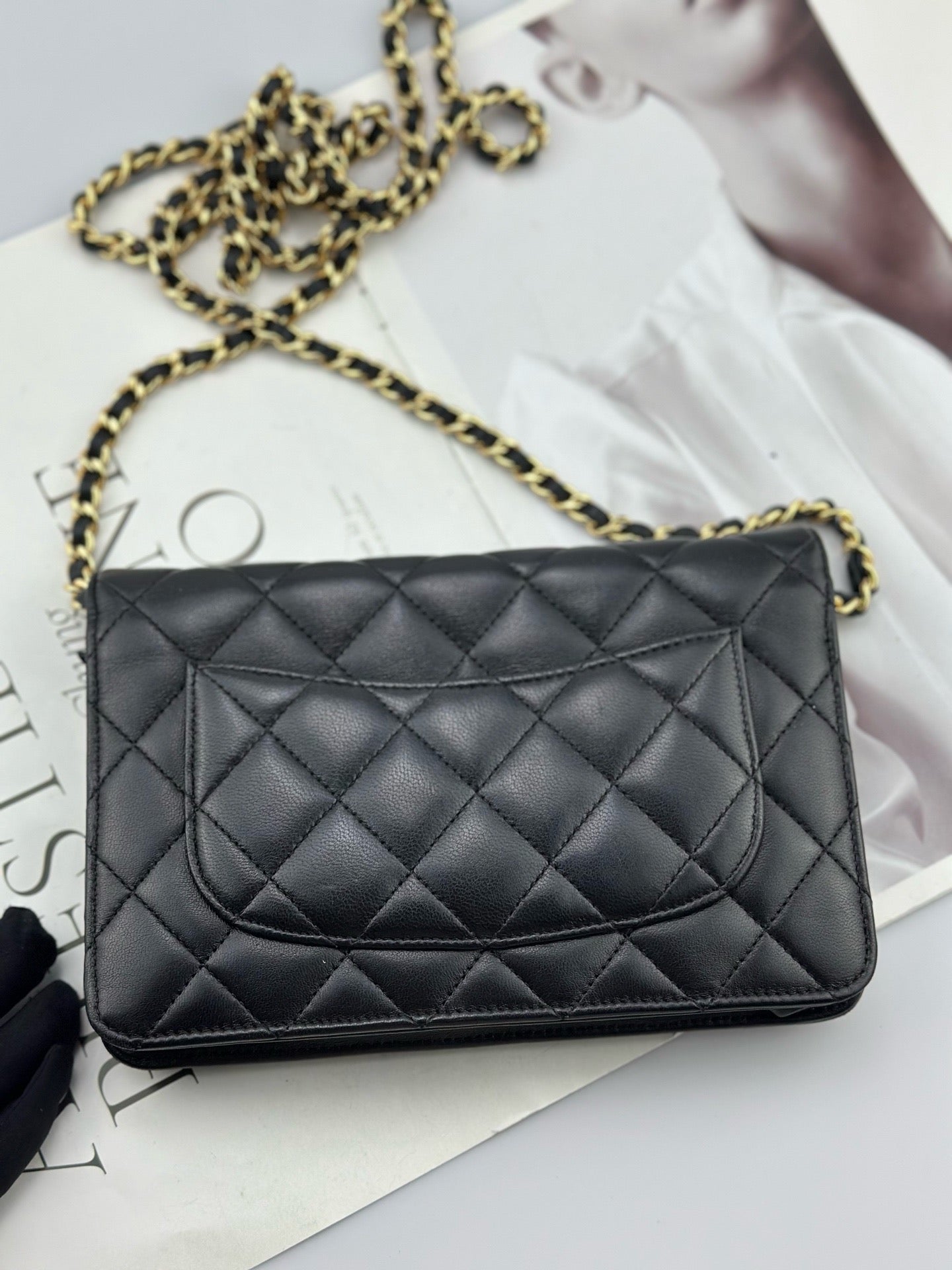 Chanel - Wallet on Chain (WOC) - Lambskin leather - Black with Gold-Tone Hardware - (mini)