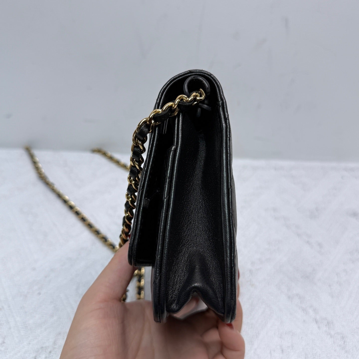 Chanel - Wallet On Chain (WOC) - Lambskin leather - Black with Gold-Tone Hardware - (mini)
