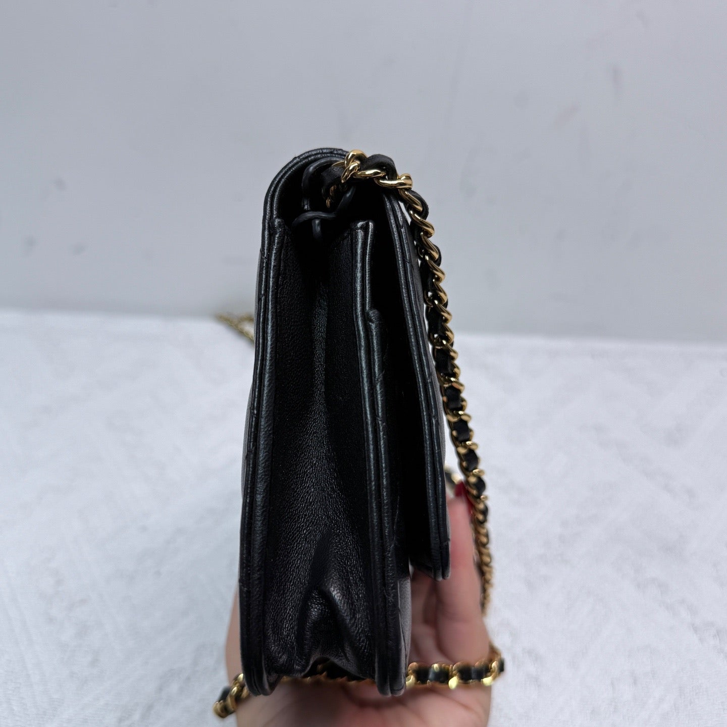 Chanel - Wallet On Chain (WOC) - Lambskin leather - Black with Gold-Tone Hardware - (mini)