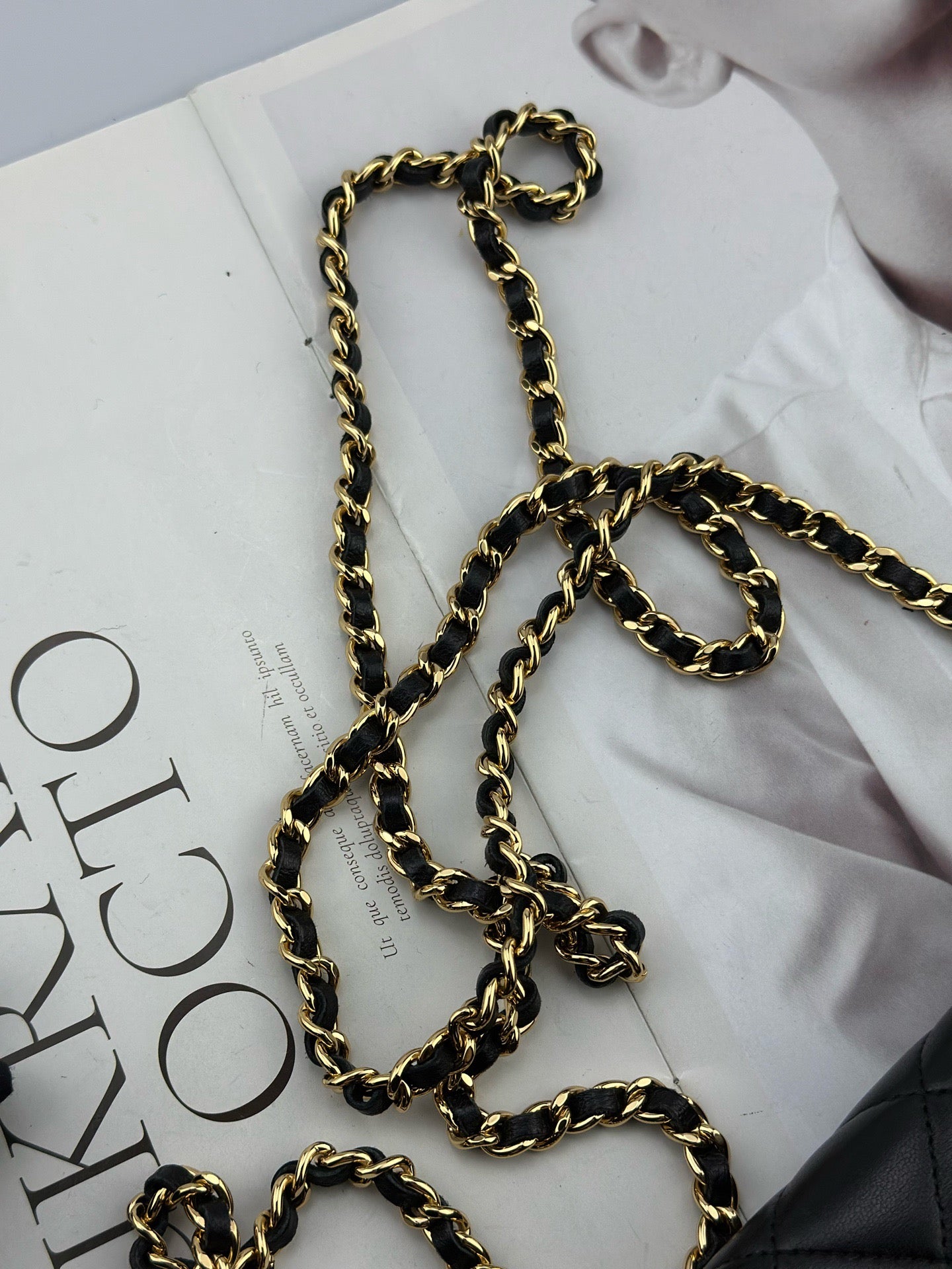 Chanel - Wallet on Chain (WOC) - Lambskin leather - Black with Gold-Tone Hardware - (mini)