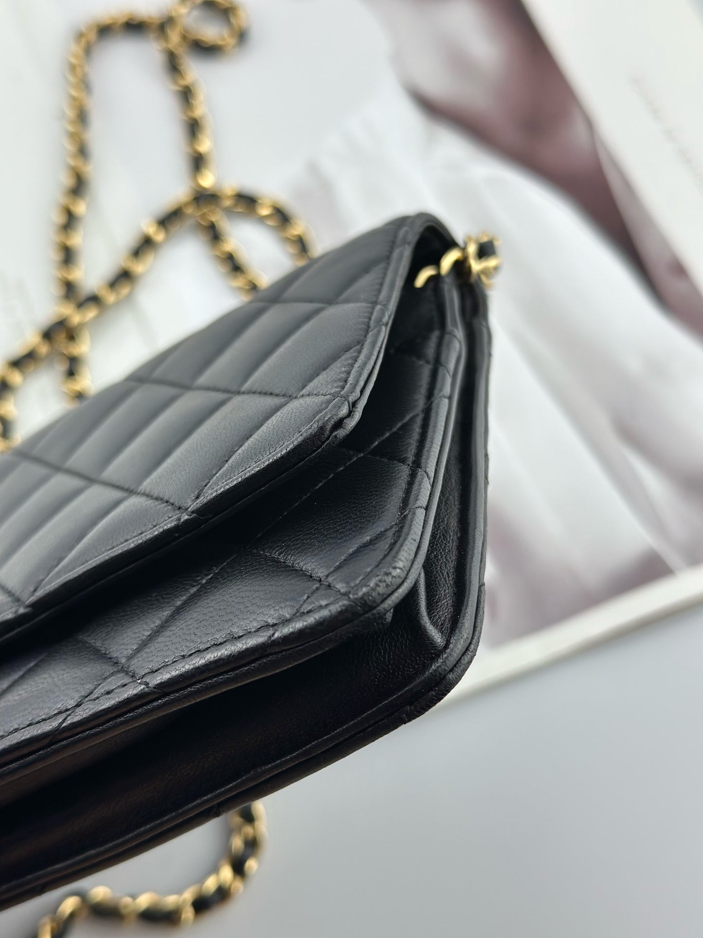 Chanel - Wallet on Chain (WOC) - Lambskin leather - Black with Gold-Tone Hardware - (mini)