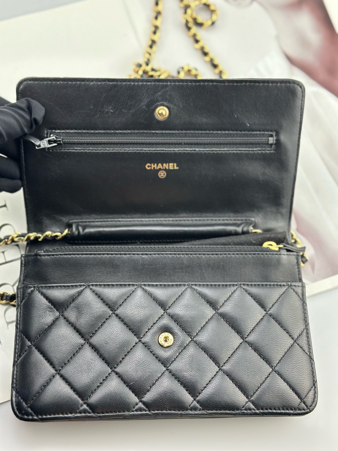 Chanel - Wallet on Chain (WOC) - Lambskin leather - Black with Gold-Tone Hardware - (mini)