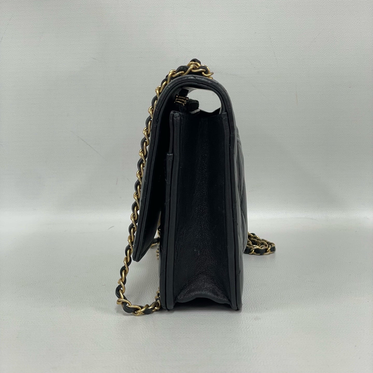 Chanel - Wallet on Chain (WOC) with Lion Pendants - Lambskin leather - Black with Gold-Tone Hardware - (mini)