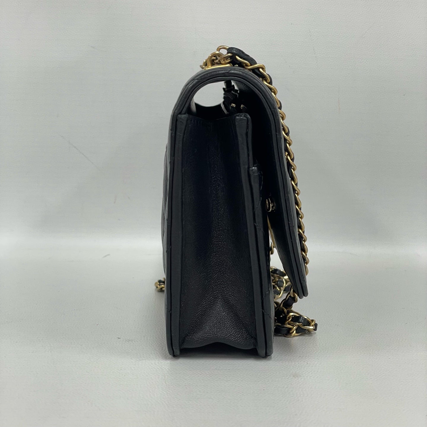Chanel - Wallet on Chain (WOC) with Lion Pendants - Lambskin leather - Black with Gold-Tone Hardware - (mini)