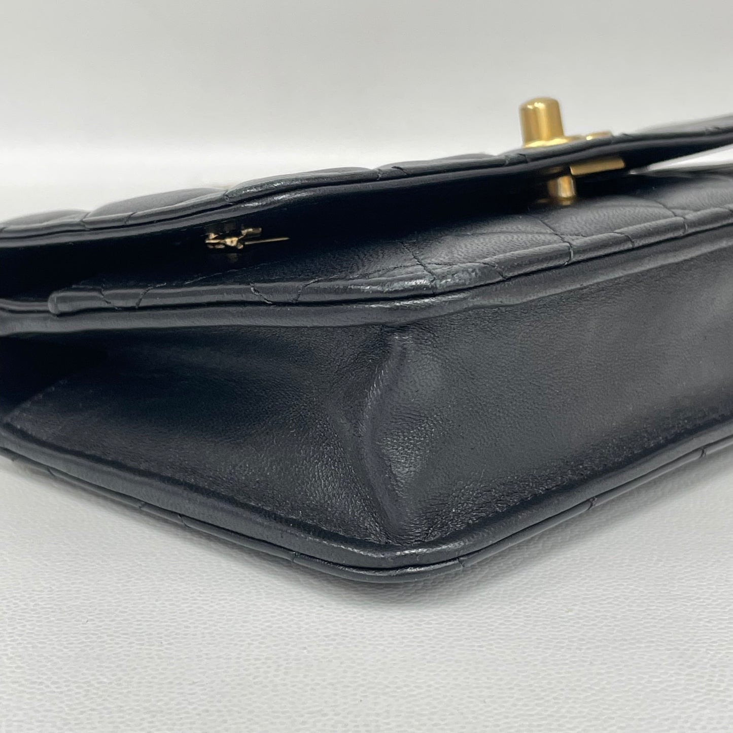 Chanel - Wallet on Chain (WOC) with Lion Pendants - Lambskin leather - Black with Gold-Tone Hardware - (mini)