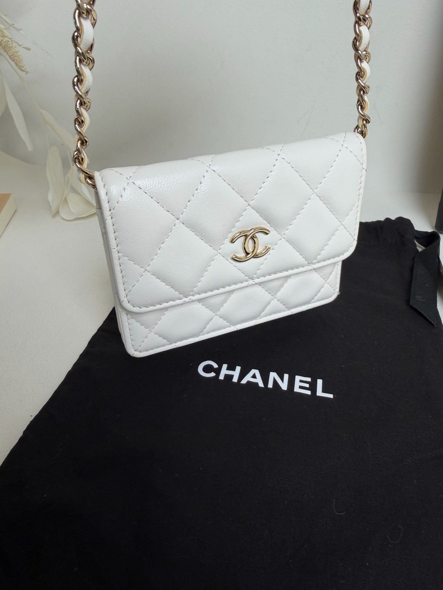 Chanel - WOC - Lambskin - White - (mini)