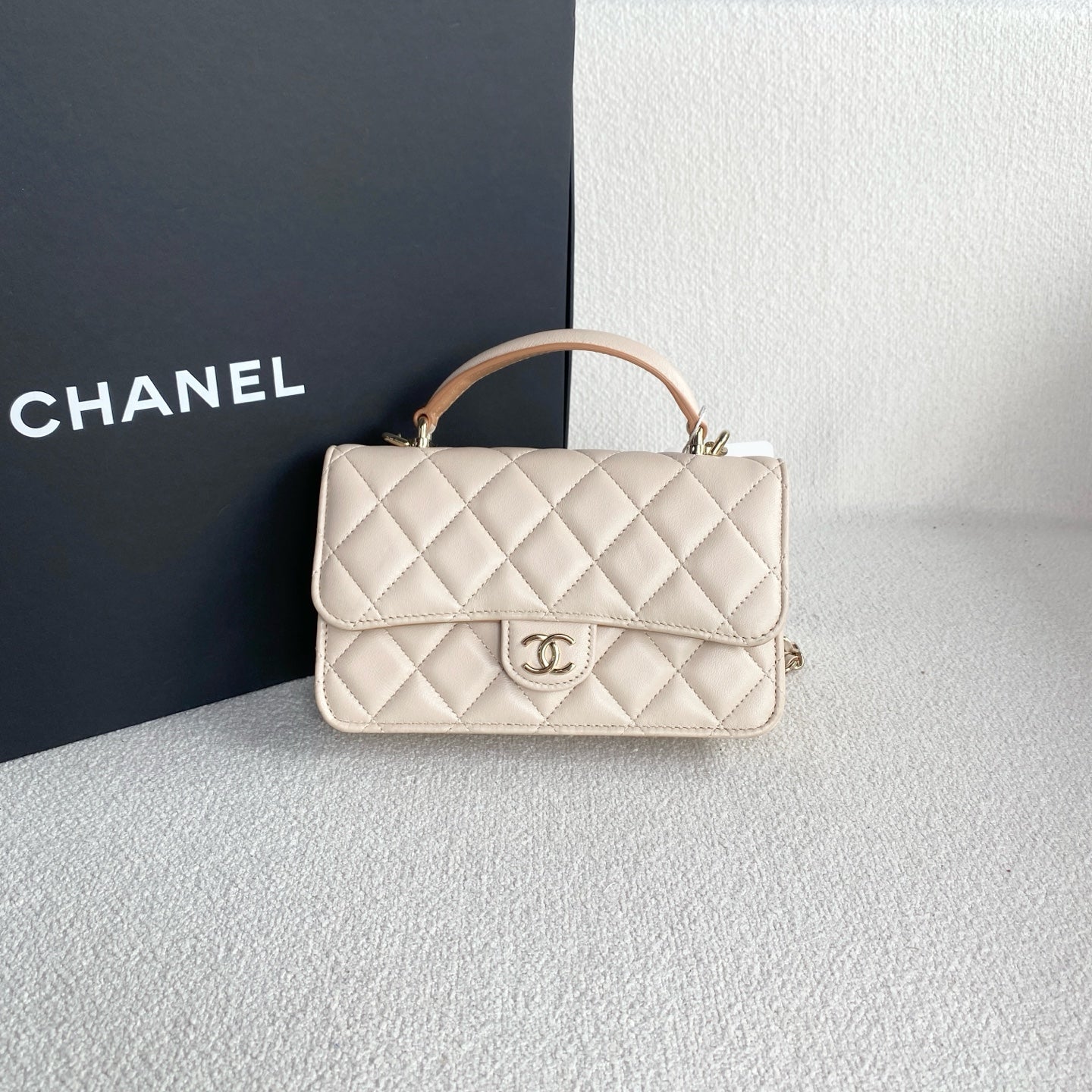 Chanel - WOC - Leather - Beige - (mini)
