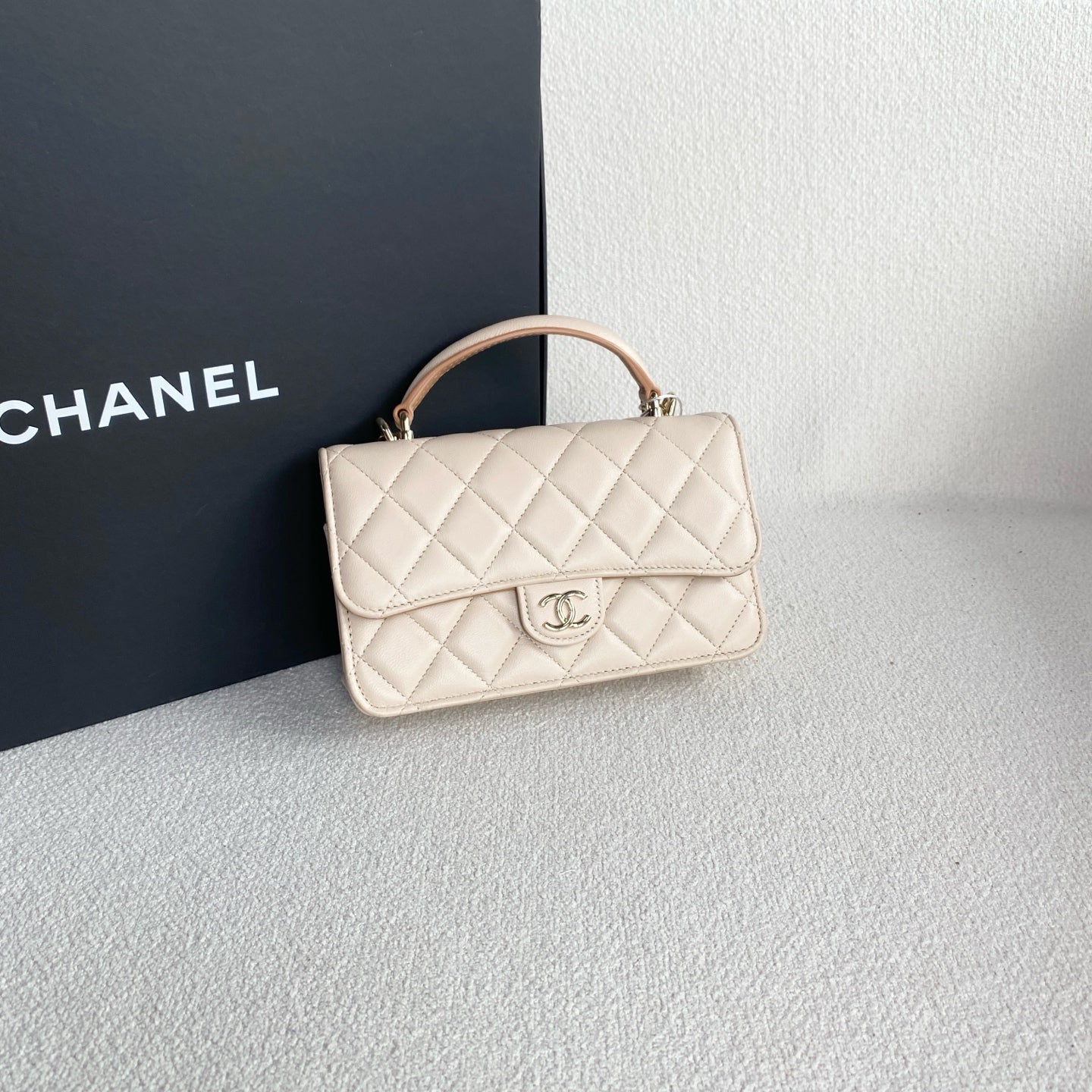 Chanel - WOC - Leather - Beige - (mini)