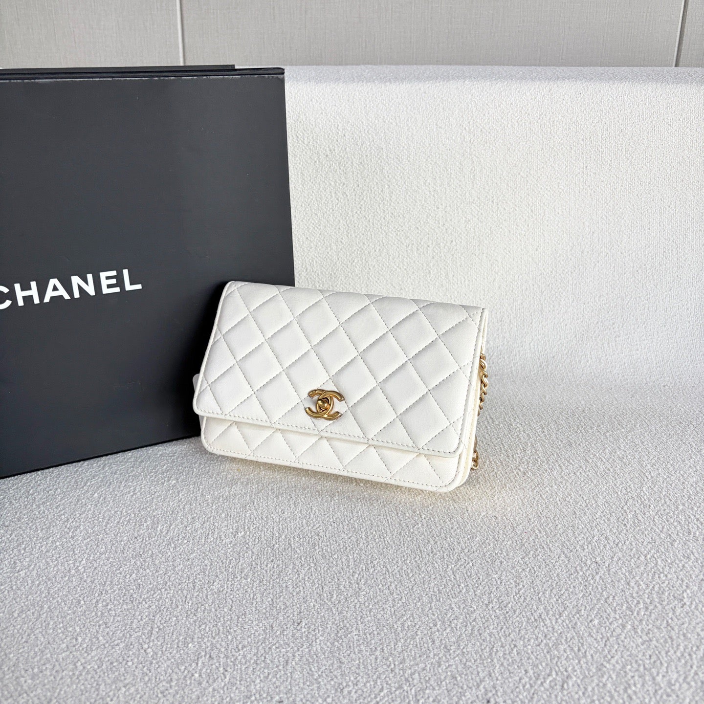 Chanel - Woc - Leather - White - (mini)
