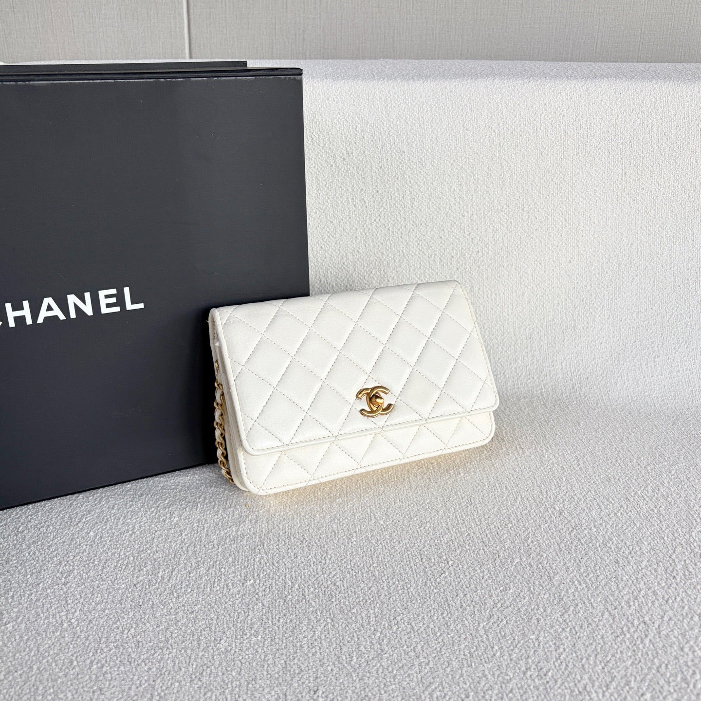 Chanel - Woc - Leather - White - (mini)