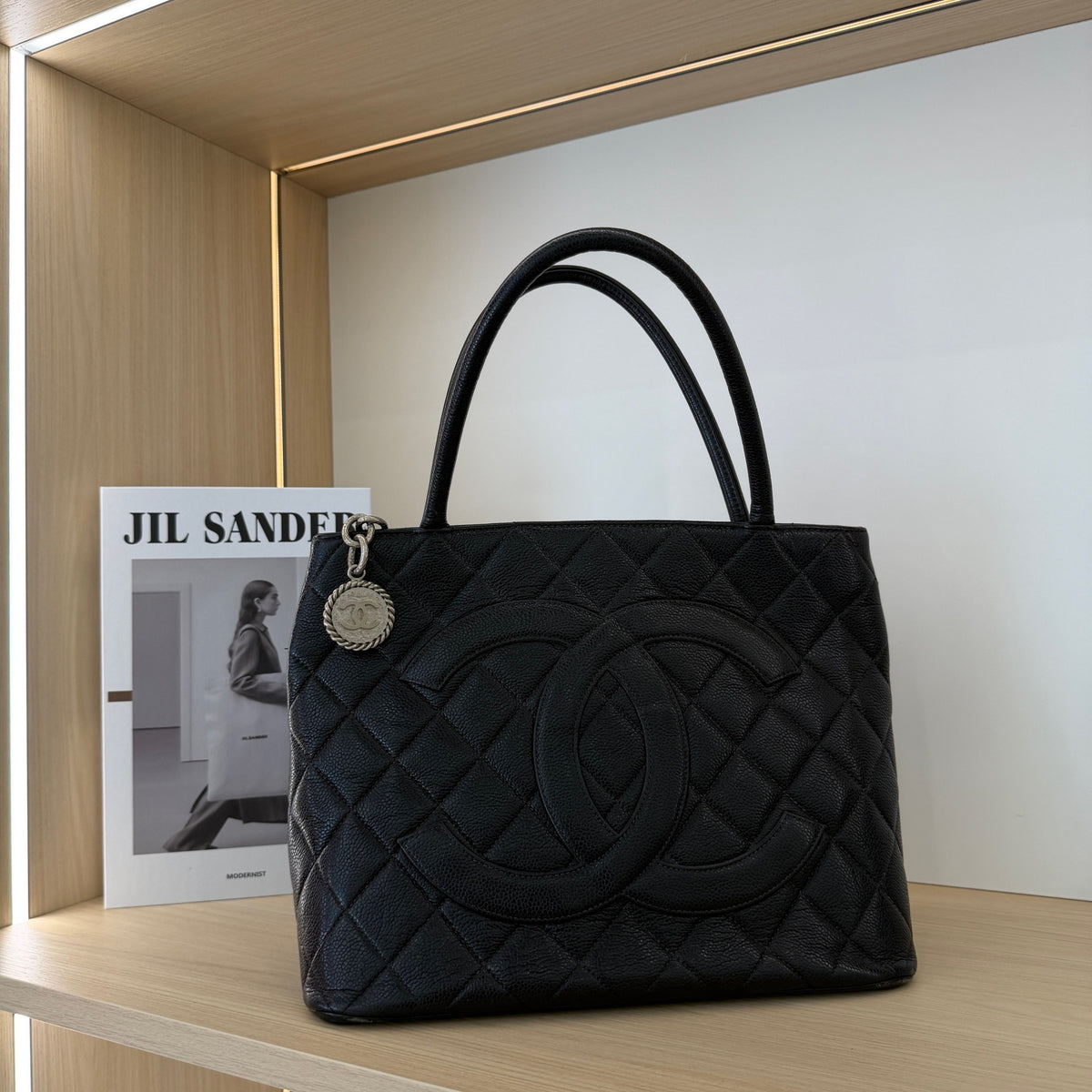 Chanel - Zip Shopping Bag - Leather - Black - (Medium)