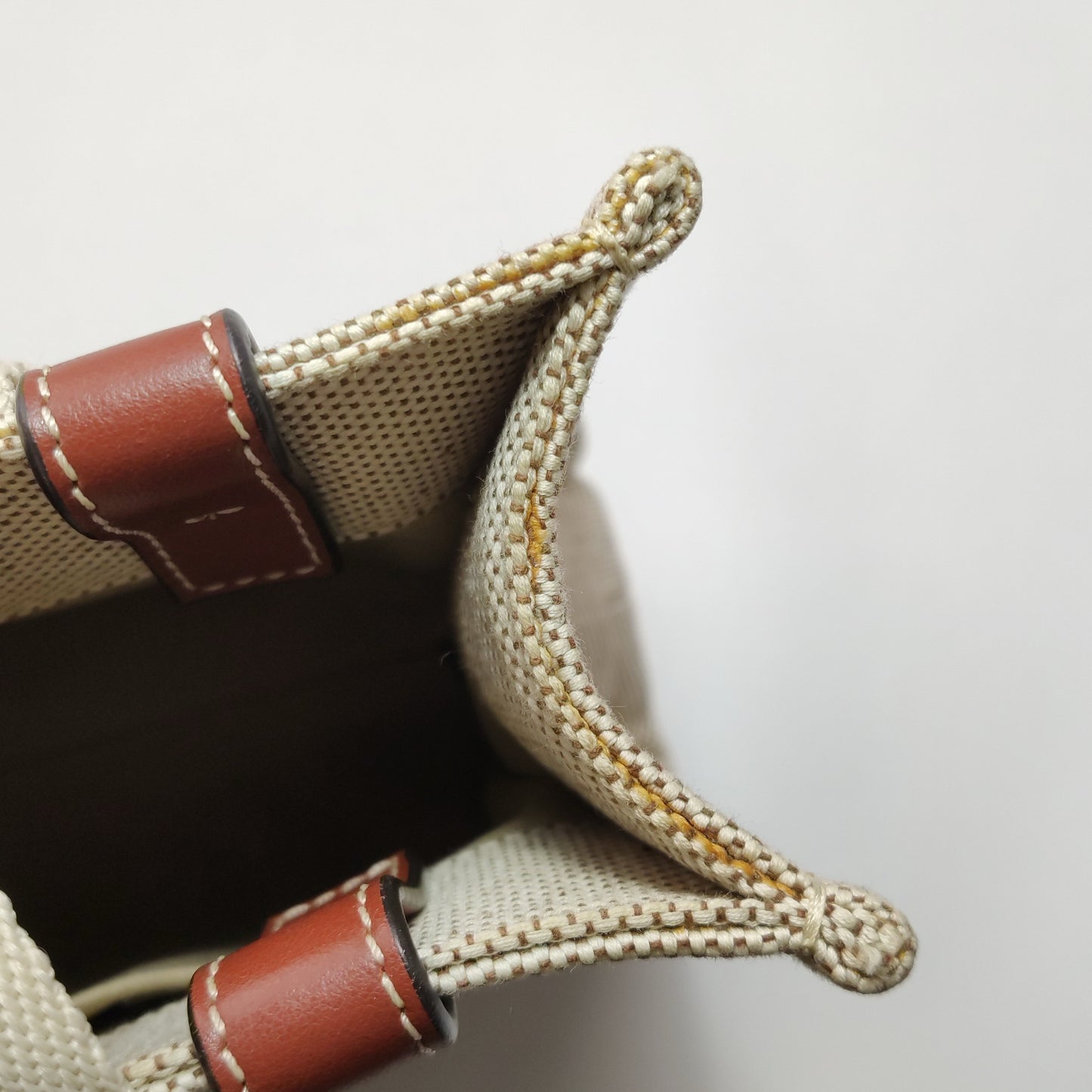 Chloé - Woody Small Tote Bag - Canvas with Leather Trim - Beige - (Small)