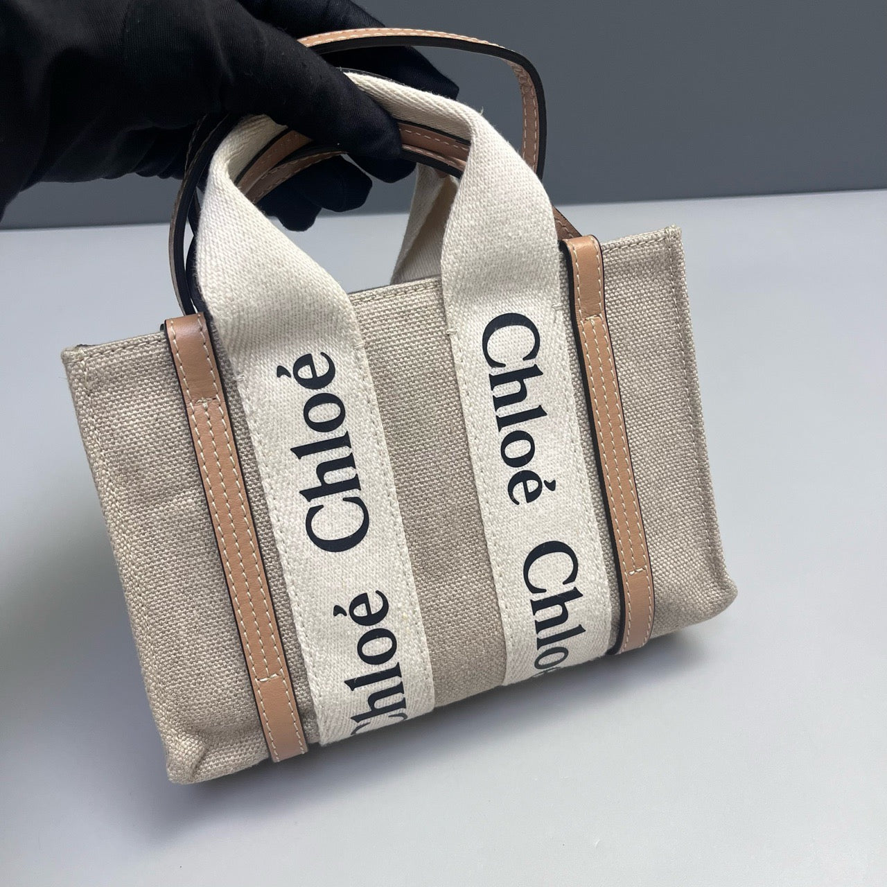 Chloe - Woody Tote Bag Mini - Canvas with calfskin leather trim - Beige - (mini)