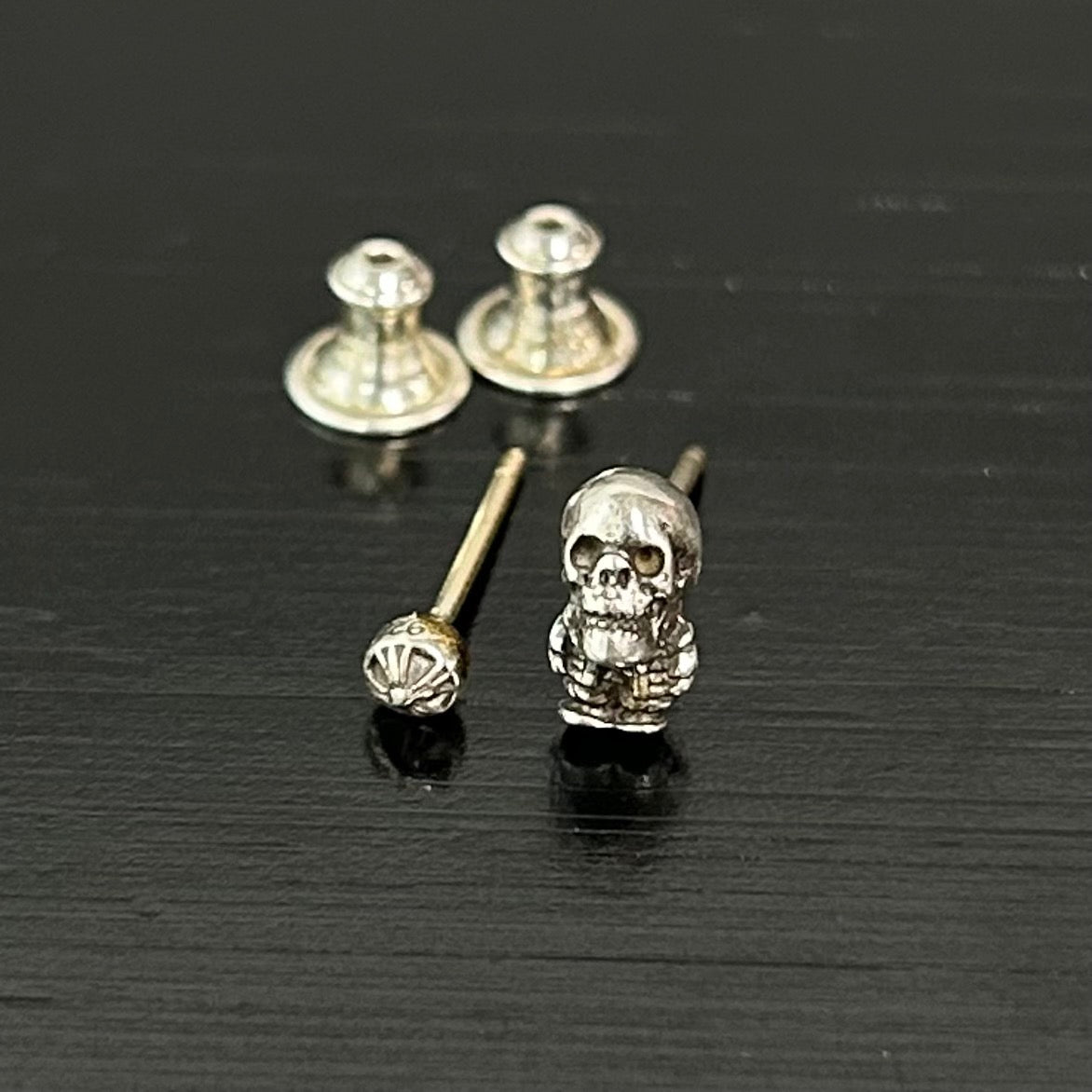 Chrome Hearts - Foti Delphino Skull Stud Earrings - Sterling silver (925). - Silver