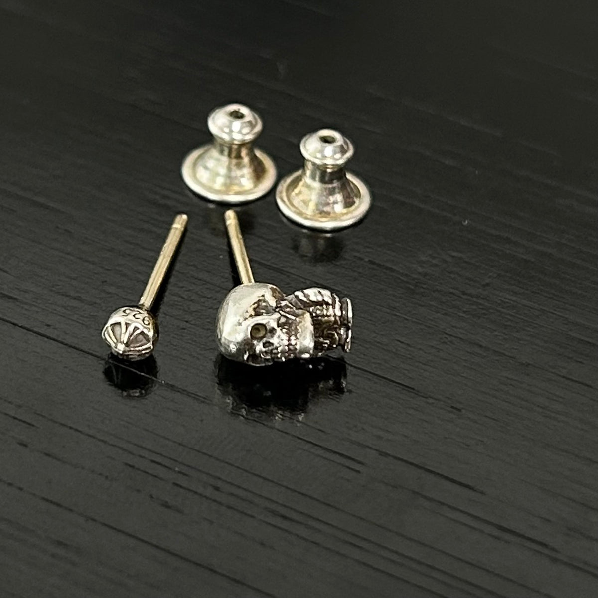 Chrome Hearts - Foti Delphino Skull Stud Earrings - Sterling silver (925). - Silver