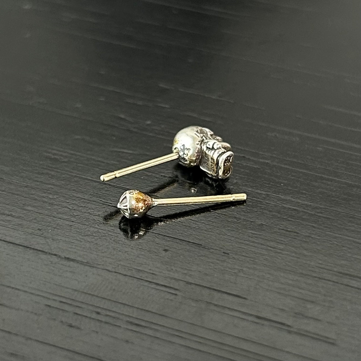 Chrome Hearts - Foti Delphino Skull Stud Earrings - Sterling silver (925). - Silver