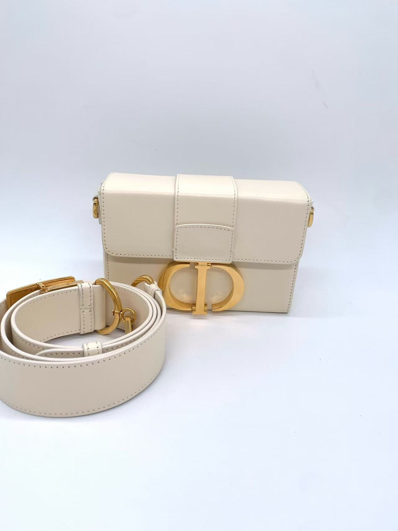 Dior - 30 Montaigne Box Bag - Smooth cowhide leather - Off-white with Gold-Tone Hardware - (Mini)