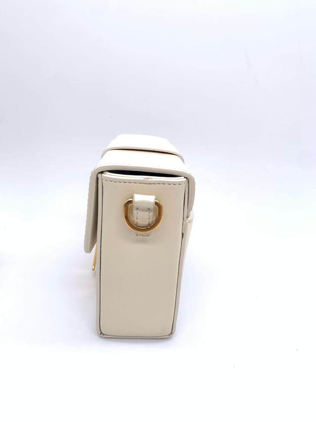 Dior - 30 Montaigne Box Bag - Smooth cowhide leather - Off-white with Gold-Tone Hardware - (Mini)