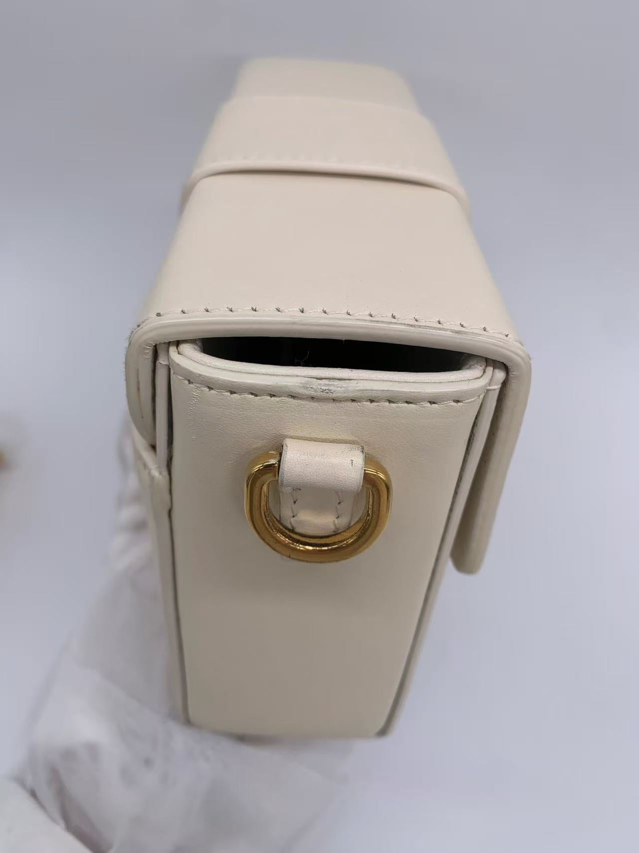 Dior - 30 Montaigne Box Bag - Smooth cowhide leather - Off-white with Gold-Tone Hardware - (Mini)