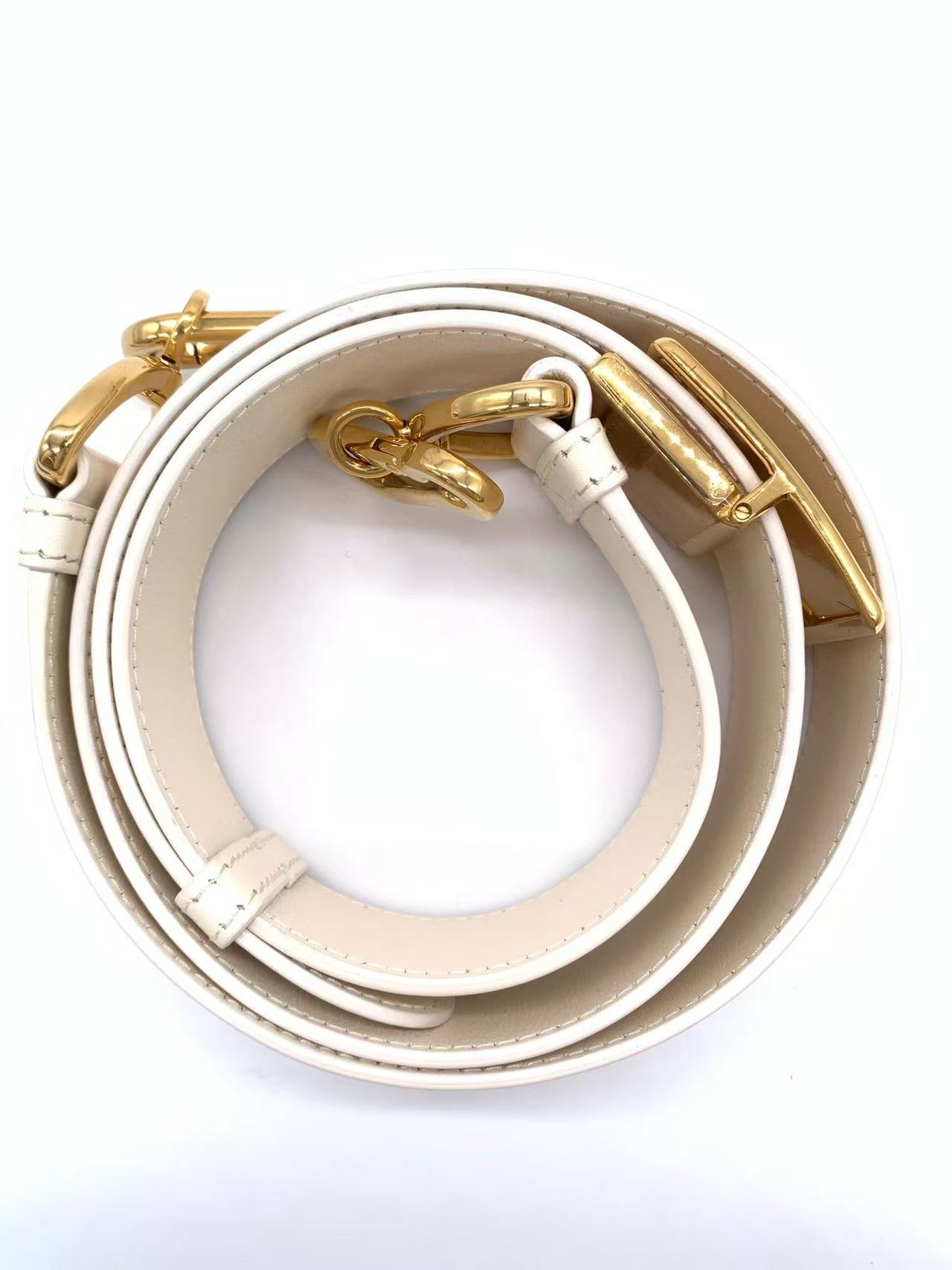 Dior - 30 Montaigne Box Bag - Smooth cowhide leather - Off-white with Gold-Tone Hardware - (Mini)