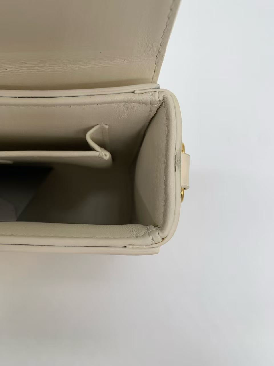 Dior - 30 Montaigne Box Bag - Smooth cowhide leather - Off-white with Gold-Tone Hardware - (Mini)