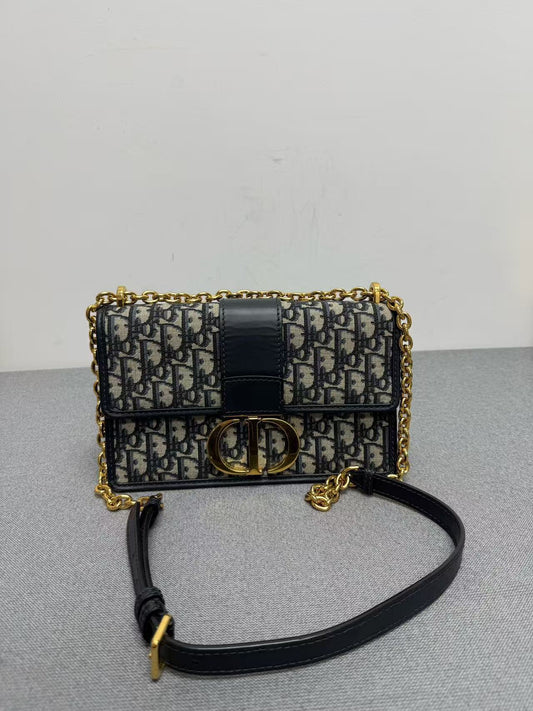 Dior - 30 Montaigne - Dior Oblique jacquard canvas with calfskin leather trim and details - Beige and Navy Blue - (Medium)