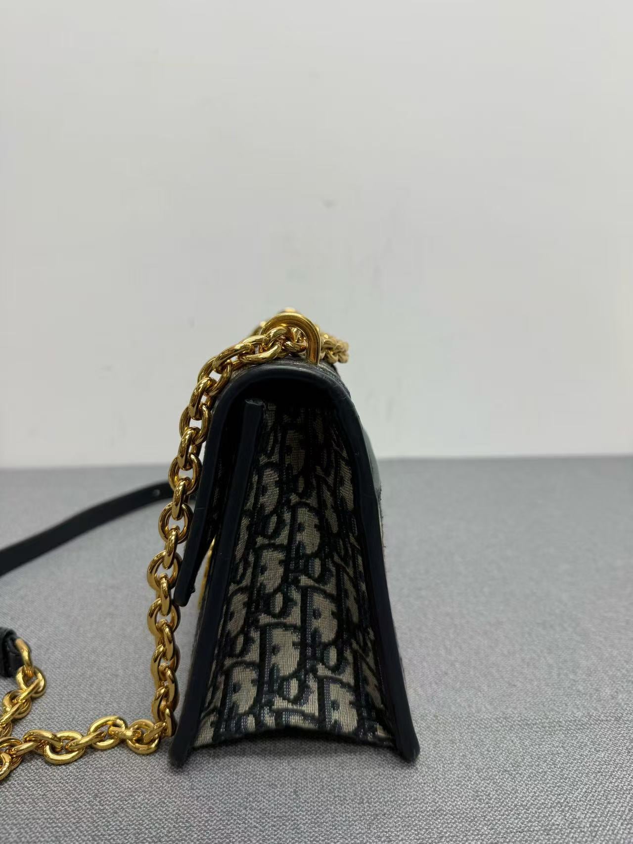 Dior - 30 Montaigne - Dior Oblique jacquard canvas with calfskin leather trim and details - Beige and Navy Blue - (Medium)