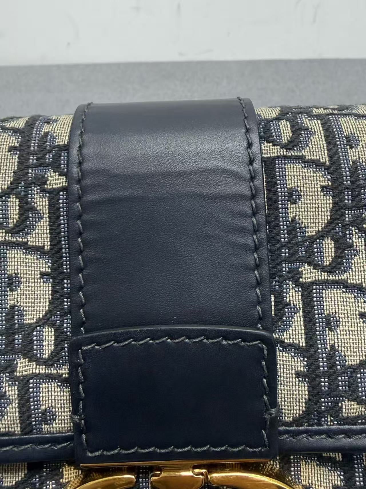 Dior - 30 Montaigne - Dior Oblique jacquard canvas with calfskin leather trim and details - Beige and Navy Blue - (Medium)