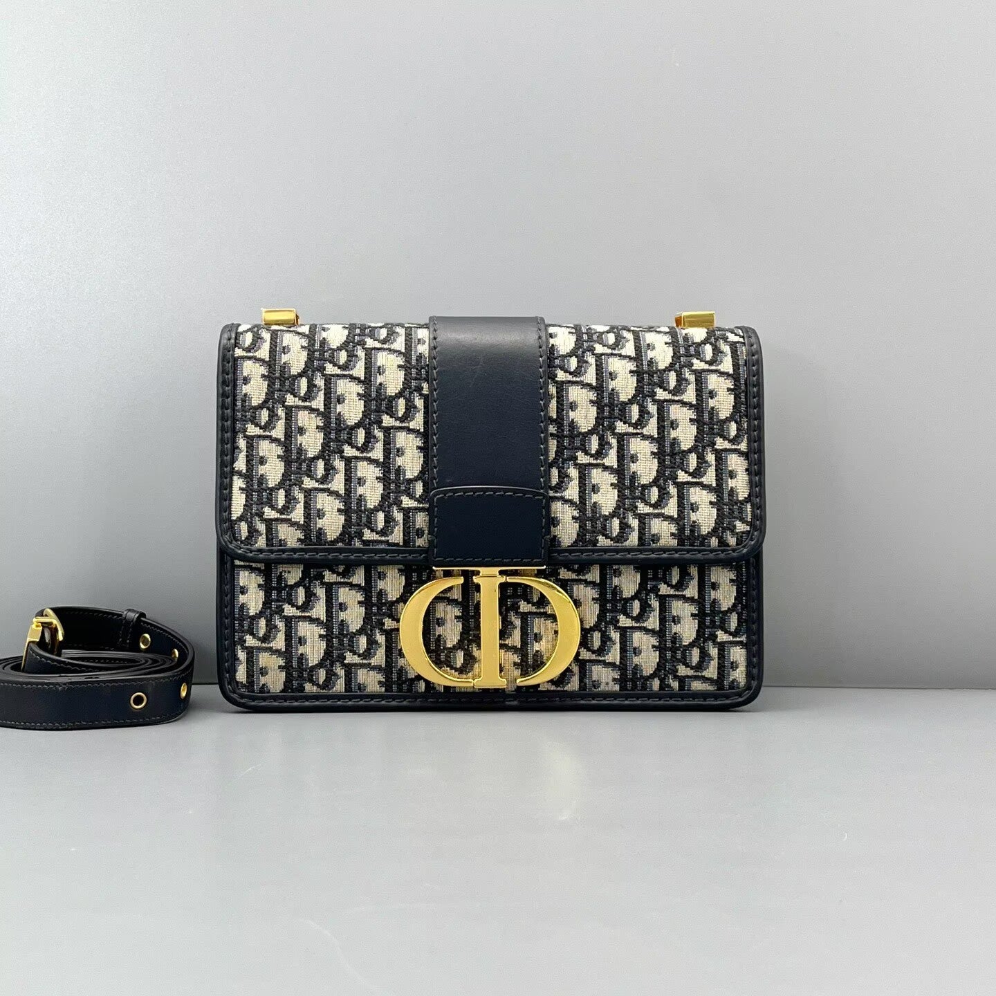 Dior - 30 Montaigne - Jacquard canvas and leather - Blue and beige - (Medium)