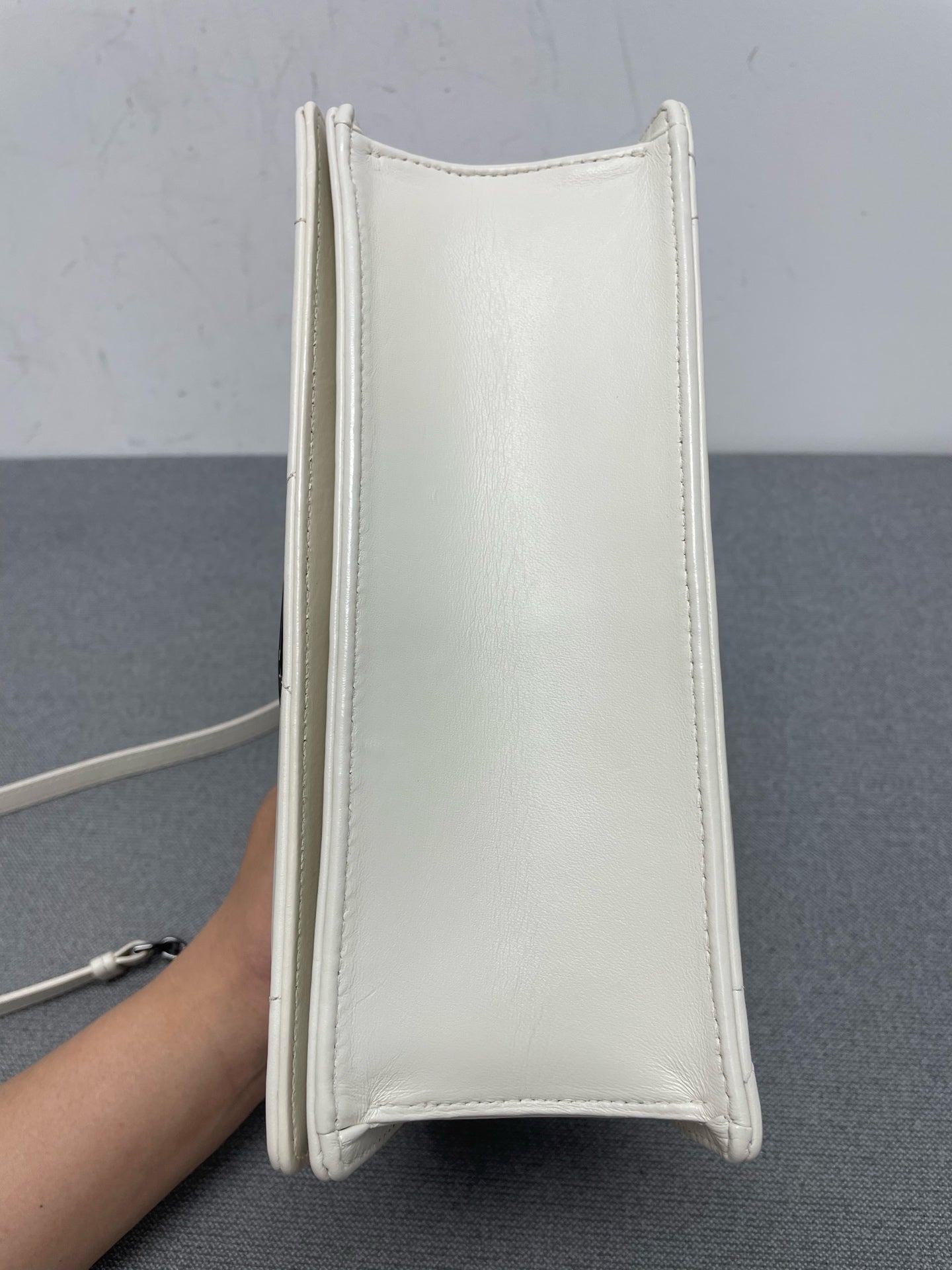 Dior - 30 Montaigne - Leather - White - (medium)