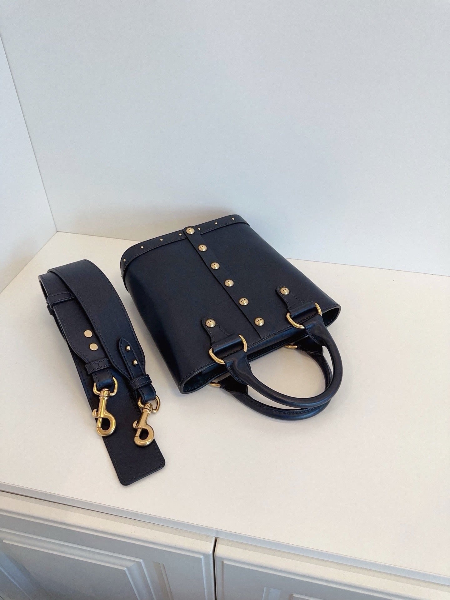 Dior - Avenue Bucket Bag - Leather - Black - (small)