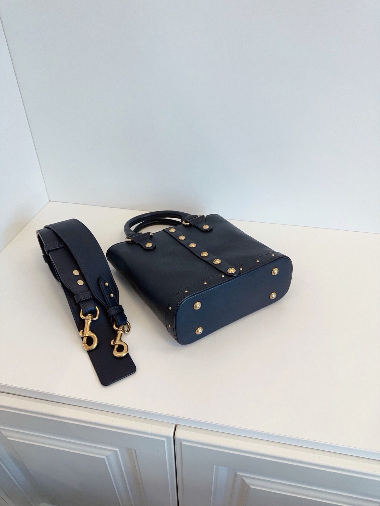 Dior - Avenue Bucket Bag - Leather - Black - (small)