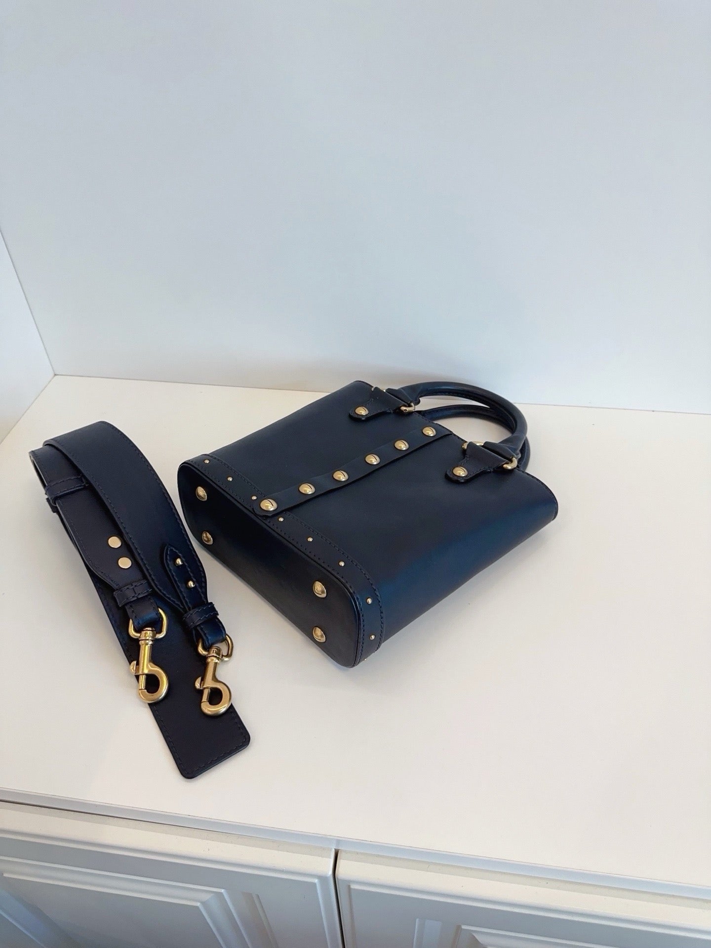 Dior - Avenue Bucket Bag - Leather - Black - (small)