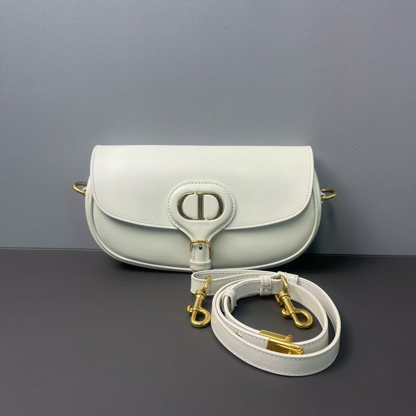Dior - Bobby Crescent Bag - Smooth cowhide leather - White with Gold-Tone Hardware - (Small)
