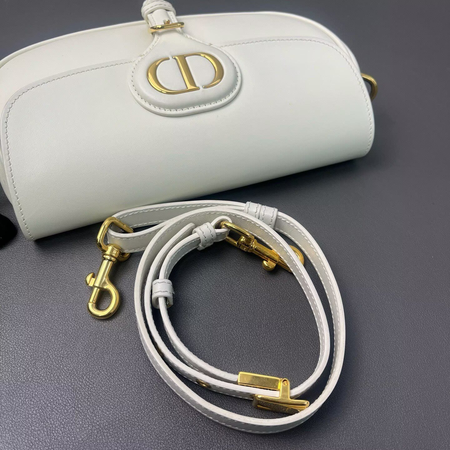 Dior - Bobby Crescent Bag - Smooth cowhide leather - White with Gold-Tone Hardware - (Small)