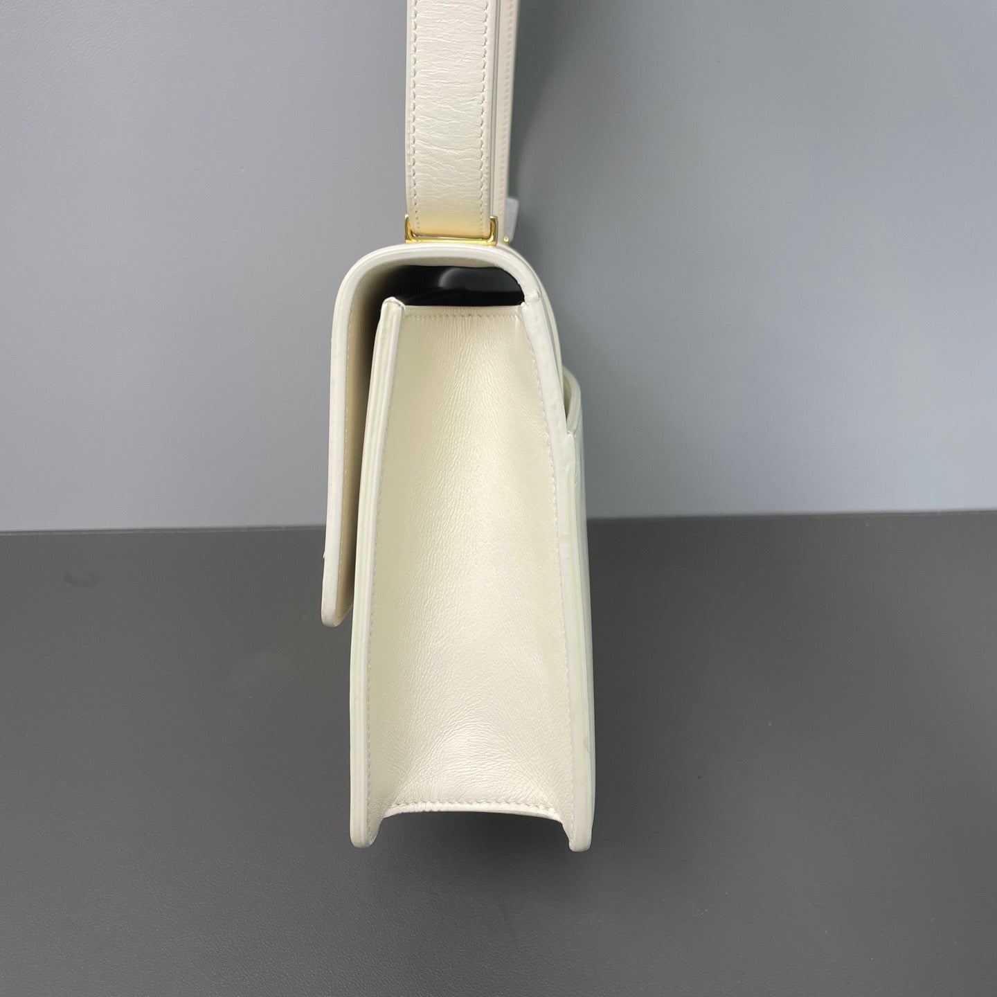Dior - Bobby - Leather - White - (Medium)