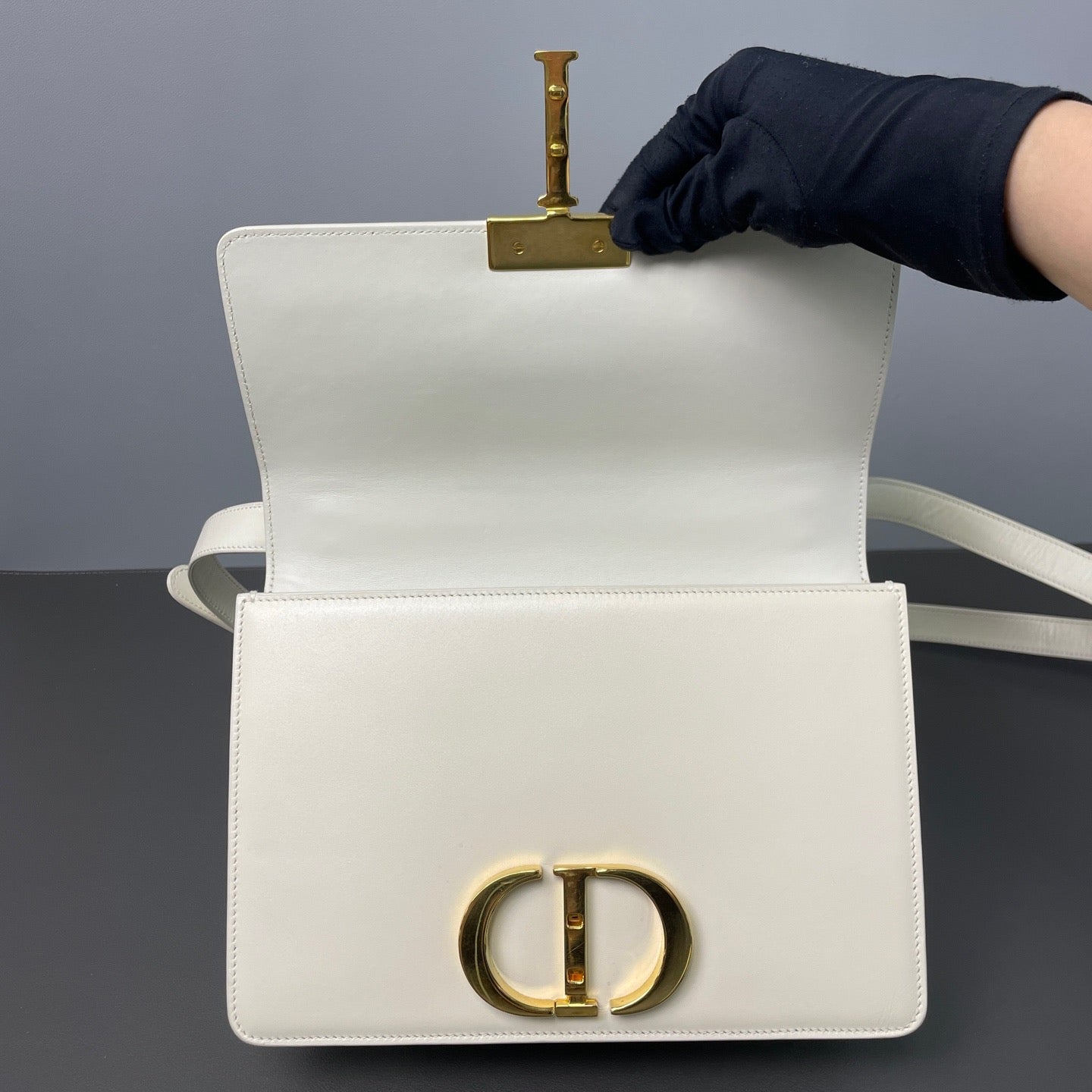 Dior - Bobby - Leather - White - (Medium)