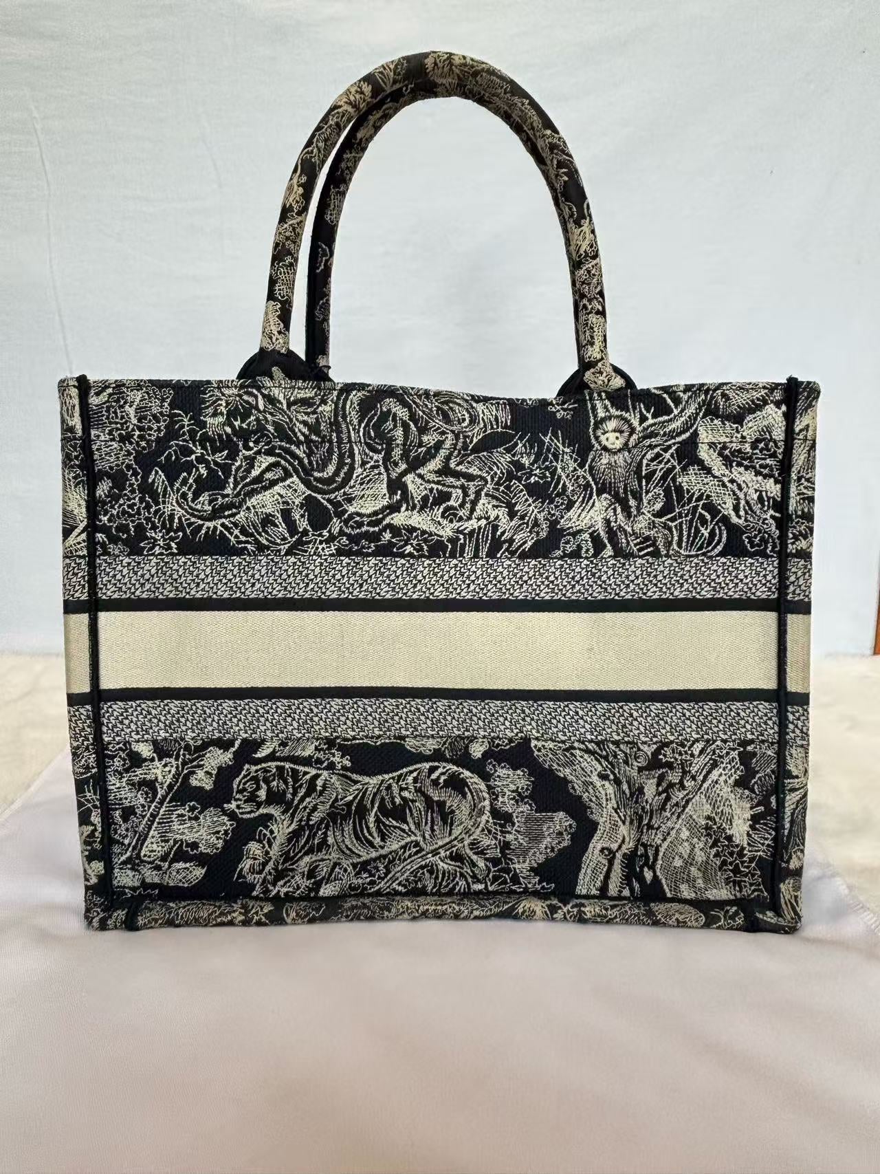 Dior - Book Tote - Embroidered canvas - Blue and Beige - (Small)