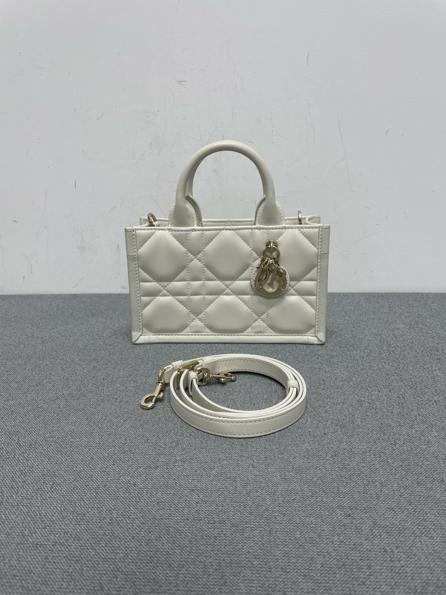 Dior - Book Tote - Leather - White - (mini)