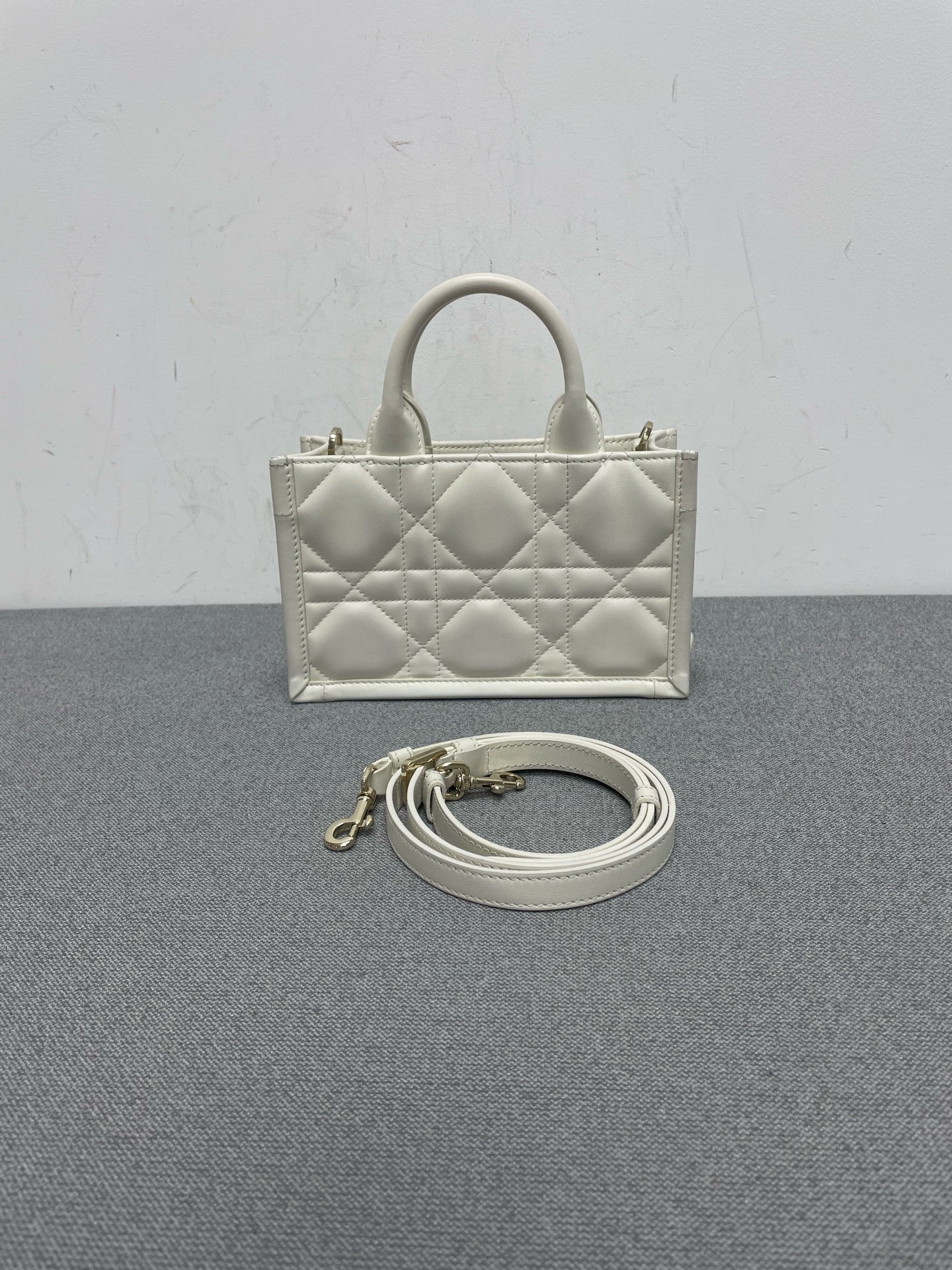 Dior - Book Tote - Leather - White - (mini)