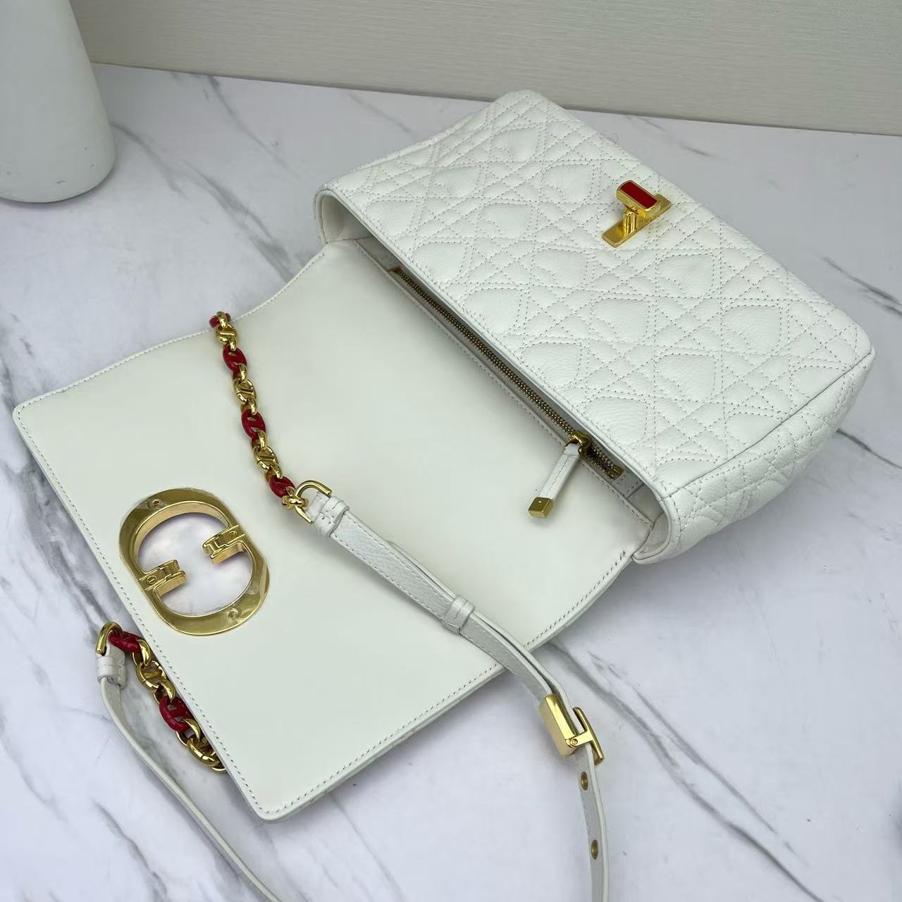 Dior - Caro (Limited Edition Heart Quilted) - Lambskin leather - White with Red Accents and Gold-Tone Hardware - (Medium)