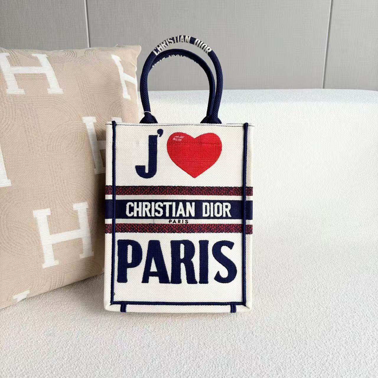 Dior - Dior Book Tote Vertical - Valentine's Day Limited Edition - Canvas - White - (mini)
