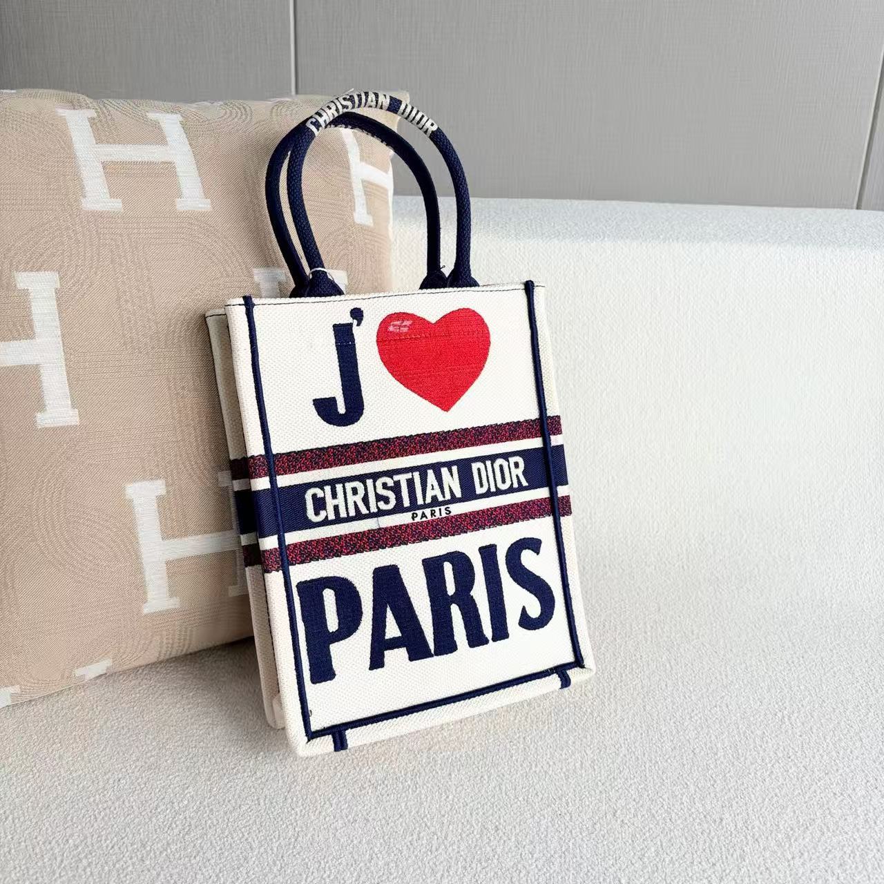 Dior - Dior Book Tote Vertical - Valentine's Day Limited Edition - Canvas - White - (mini)