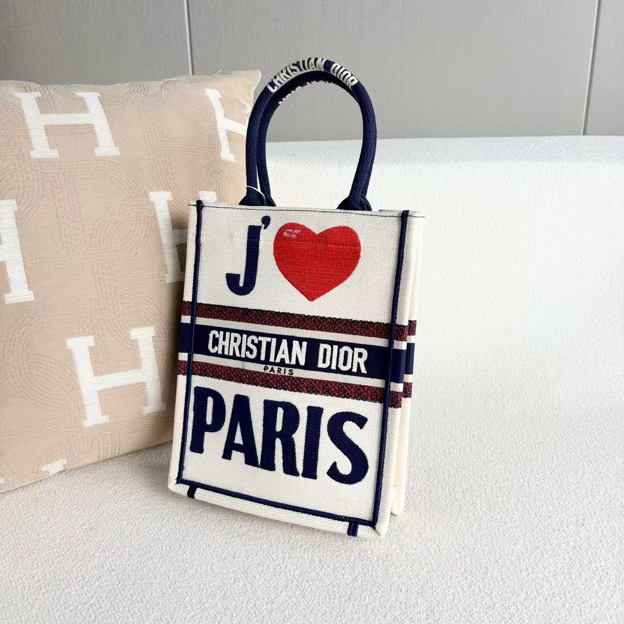 Dior - Dior Book Tote Vertical - Valentine's Day Limited Edition - Canvas - White - (mini)