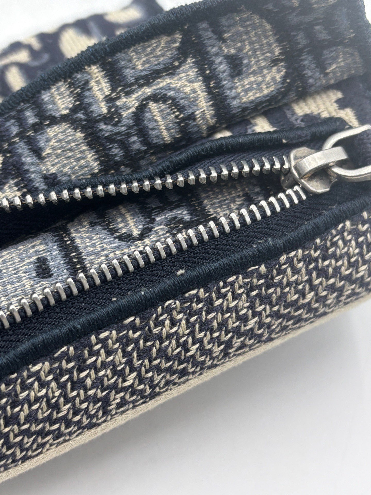 Dior - Dior Oblique Messenger Pouch - Embroidered canvas - Blue and Beige - (Small)