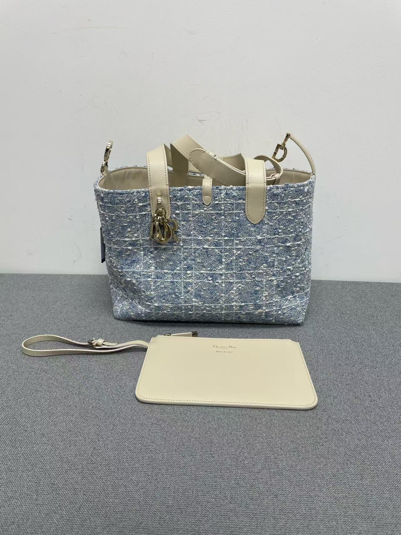 Dior - Dior Tote - Tweed and Leather - Multicolour (Blue and White) with Beige accents - (medium)