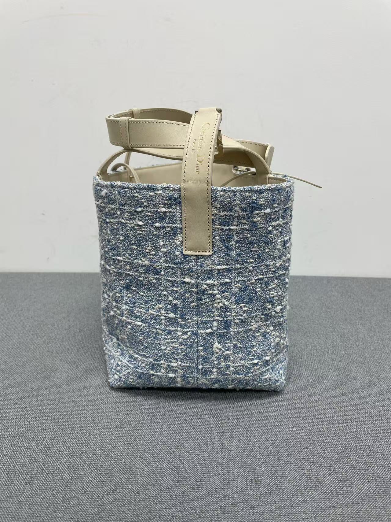 Dior - Dior Tote - Tweed and Leather - Multicolour (Blue and White) with Beige accents - (medium)